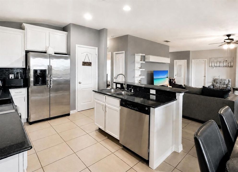 En Venta: $408,000 (3 camas, 2 baños, 1593 Pies cuadrados)