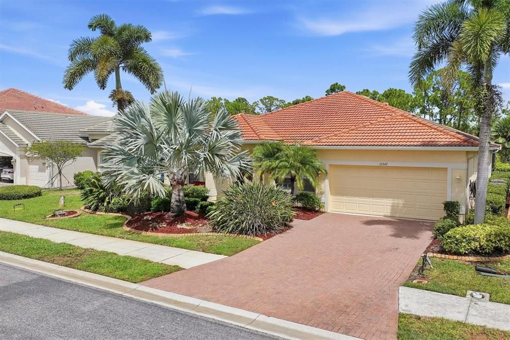 For Sale: $535,000 (4 beds, 2 baths, 2356 Square Feet)