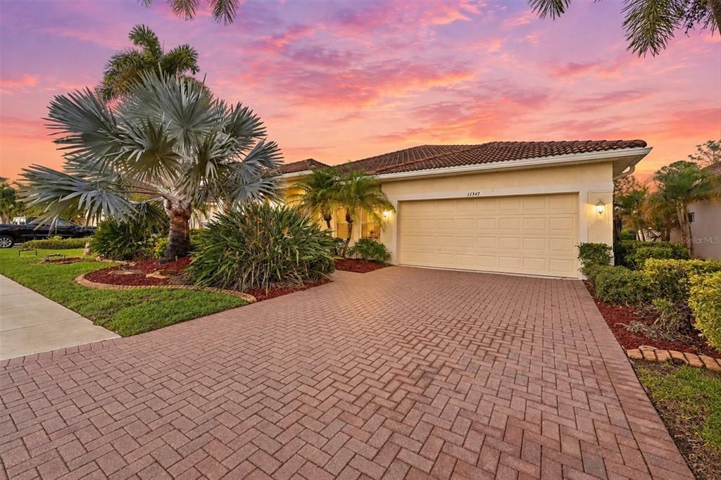 For Sale: $535,000 (4 beds, 2 baths, 2356 Square Feet)
