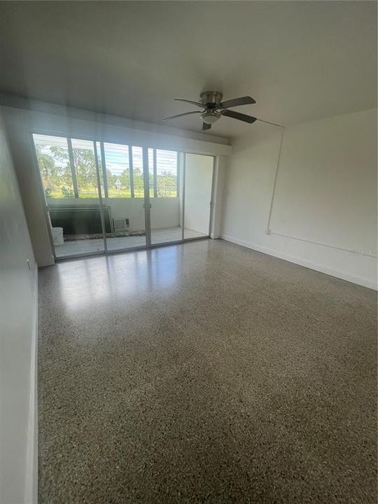 В аренду: $1,200 (1 спален, 1 ванн, 875 Квадратных фут)