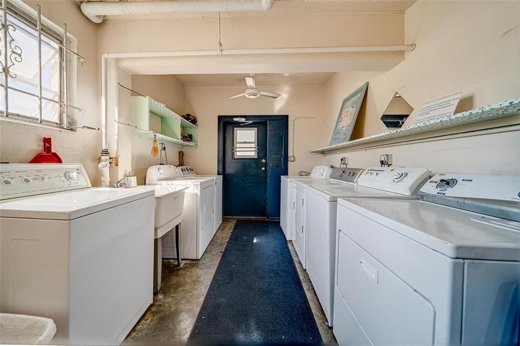 В аренду: $1,200 (1 спален, 1 ванн, 875 Квадратных фут)