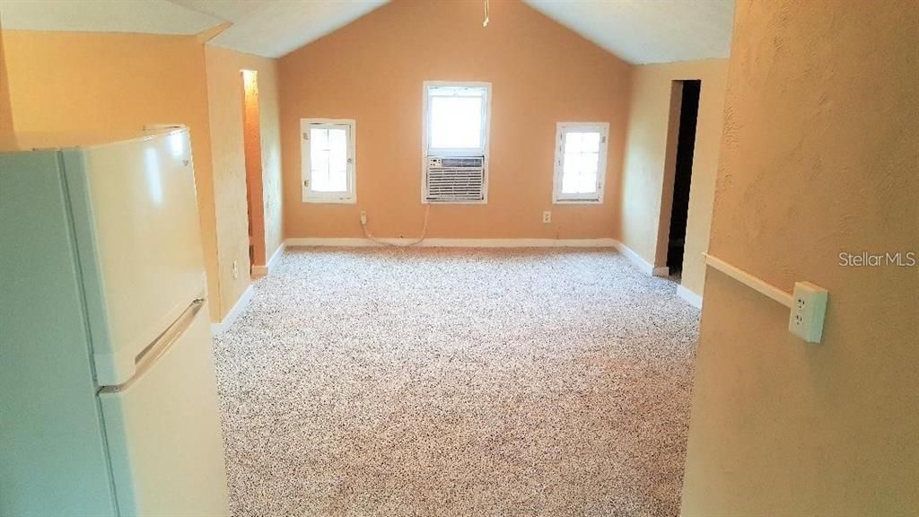 В аренду: $995 (1 спален, 1 ванн, 636 Квадратных фут)
