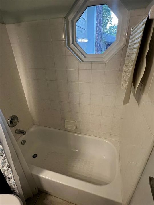 For Rent: $2,100 (3 beds, 2 baths, 1354 Square Feet)