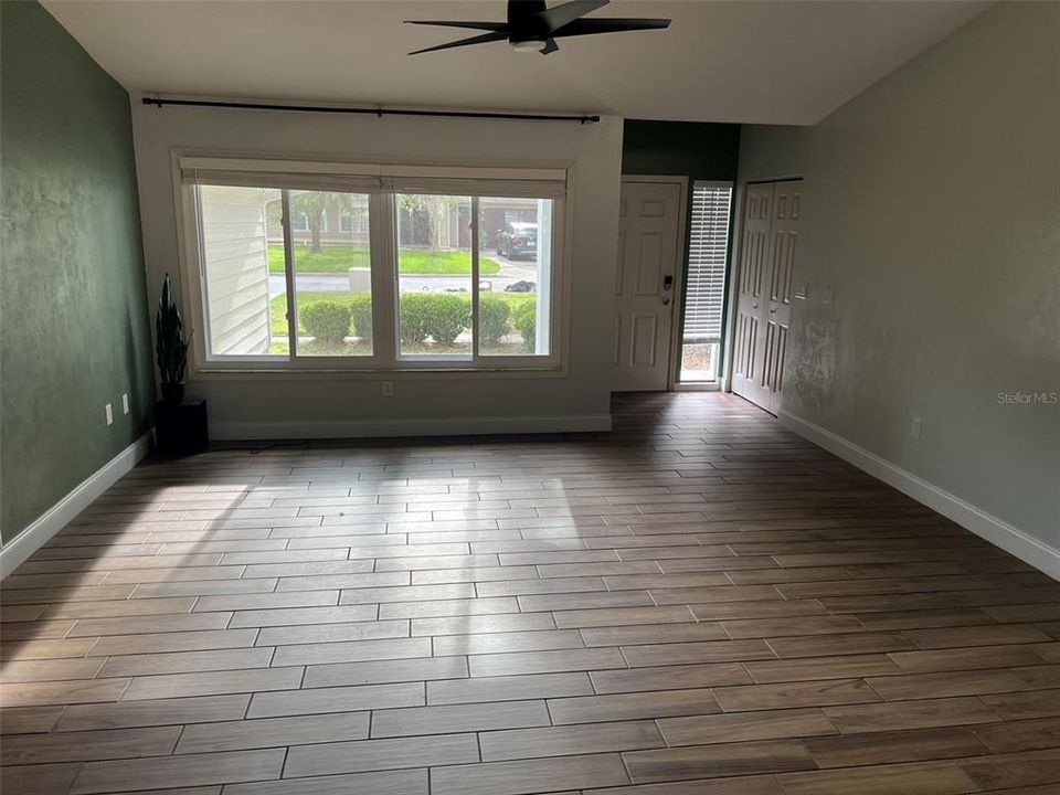 For Rent: $2,100 (3 beds, 2 baths, 1354 Square Feet)