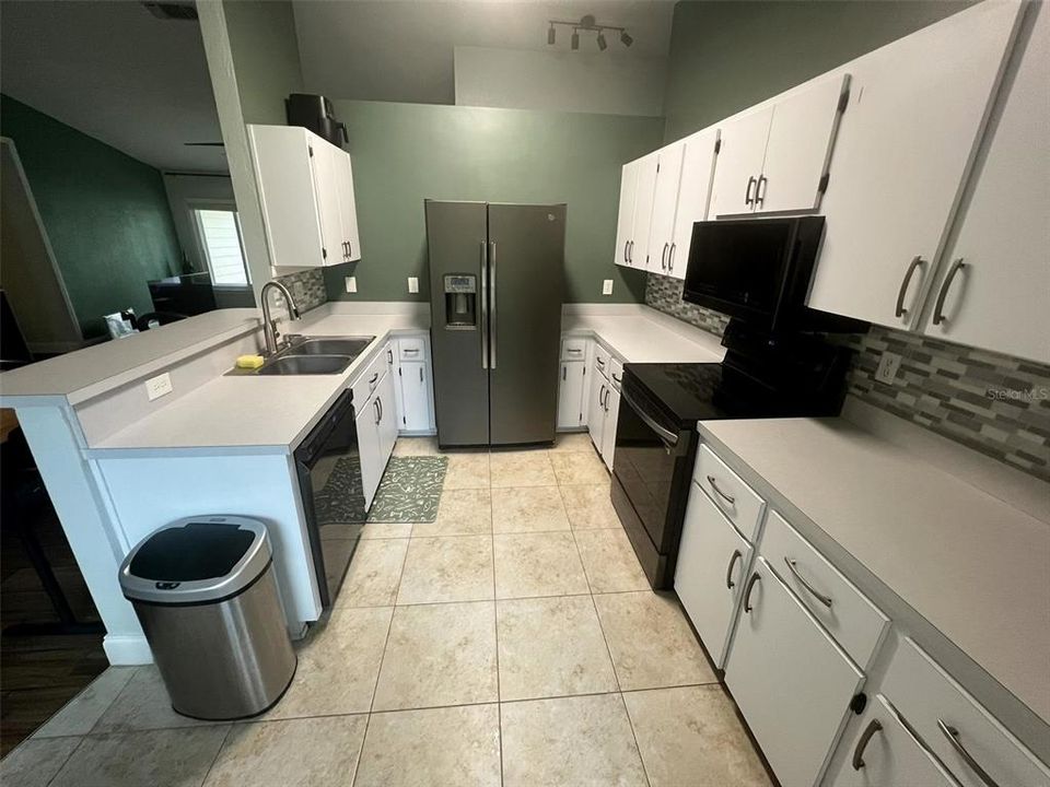 For Rent: $2,100 (3 beds, 2 baths, 1354 Square Feet)