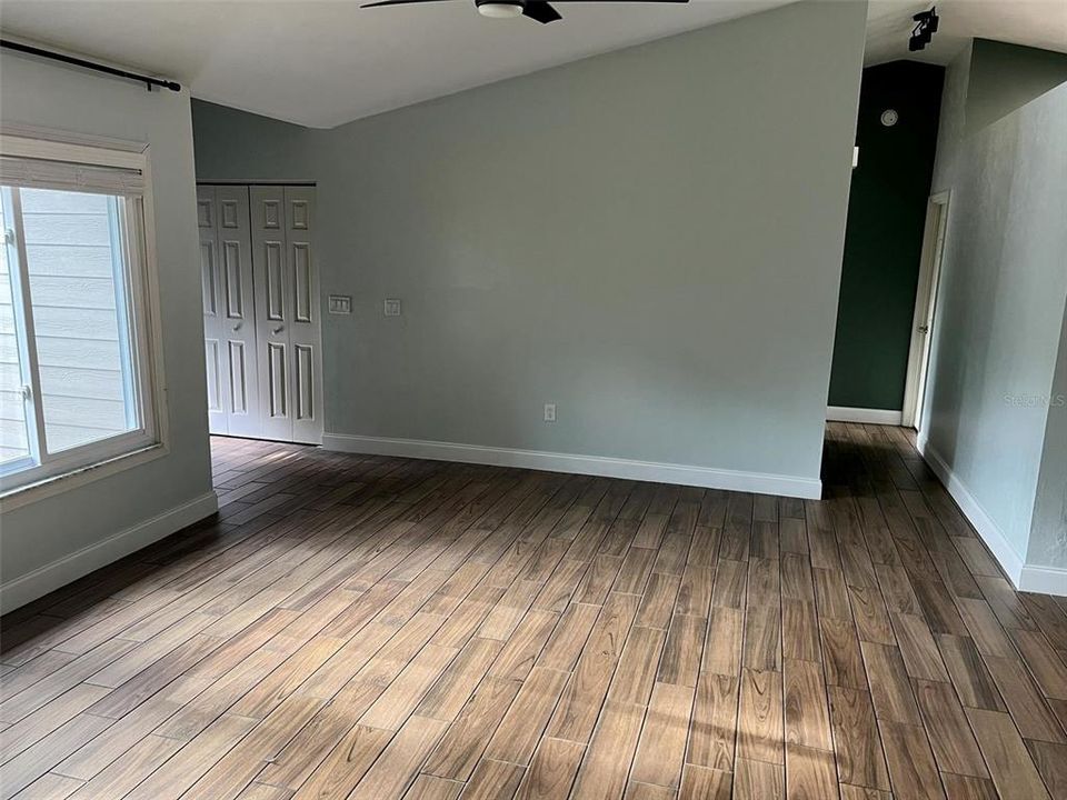 For Rent: $2,100 (3 beds, 2 baths, 1354 Square Feet)