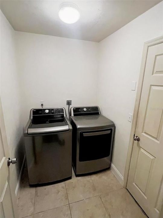 For Rent: $2,100 (3 beds, 2 baths, 1354 Square Feet)