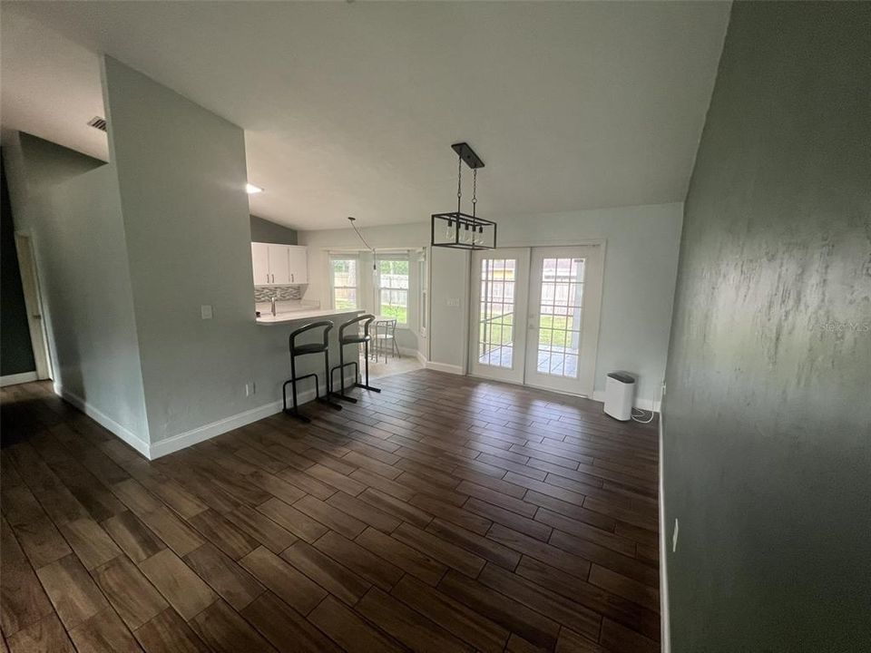 For Rent: $2,100 (3 beds, 2 baths, 1354 Square Feet)