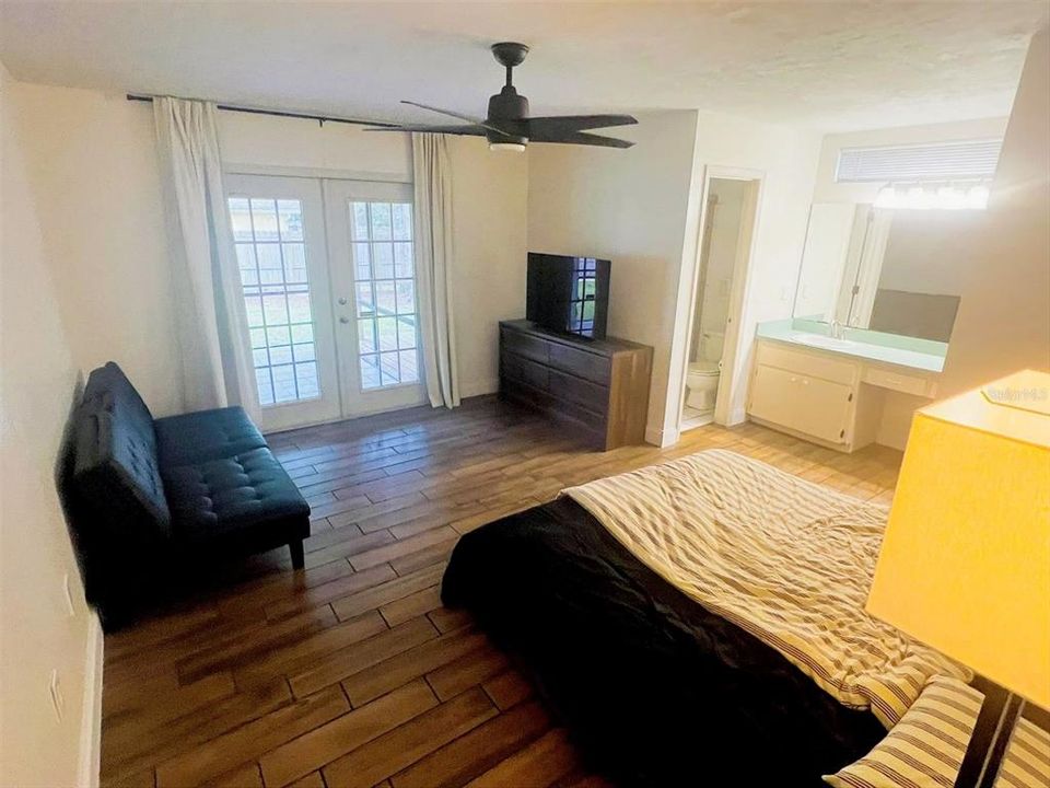 For Rent: $2,100 (3 beds, 2 baths, 1354 Square Feet)