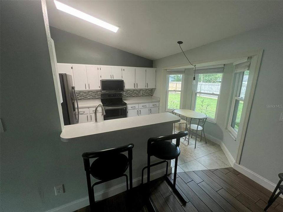 For Rent: $2,100 (3 beds, 2 baths, 1354 Square Feet)