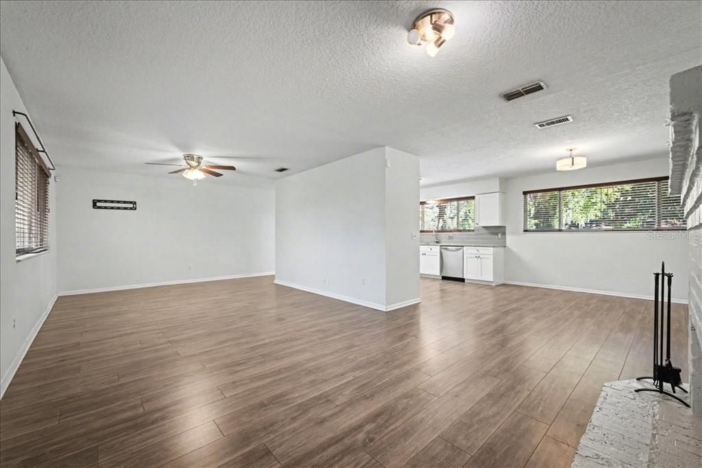 For Sale: $299,000 (3 beds, 2 baths, 1534 Square Feet)
