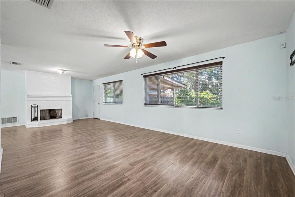 For Sale: $299,000 (3 beds, 2 baths, 1534 Square Feet)