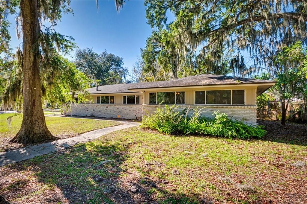 For Sale: $299,000 (3 beds, 2 baths, 1534 Square Feet)