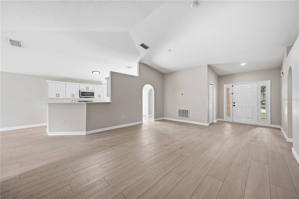 For Sale: $274,999 (3 beds, 2 baths, 1632 Square Feet)