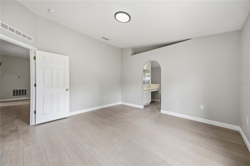 For Sale: $274,999 (3 beds, 2 baths, 1632 Square Feet)