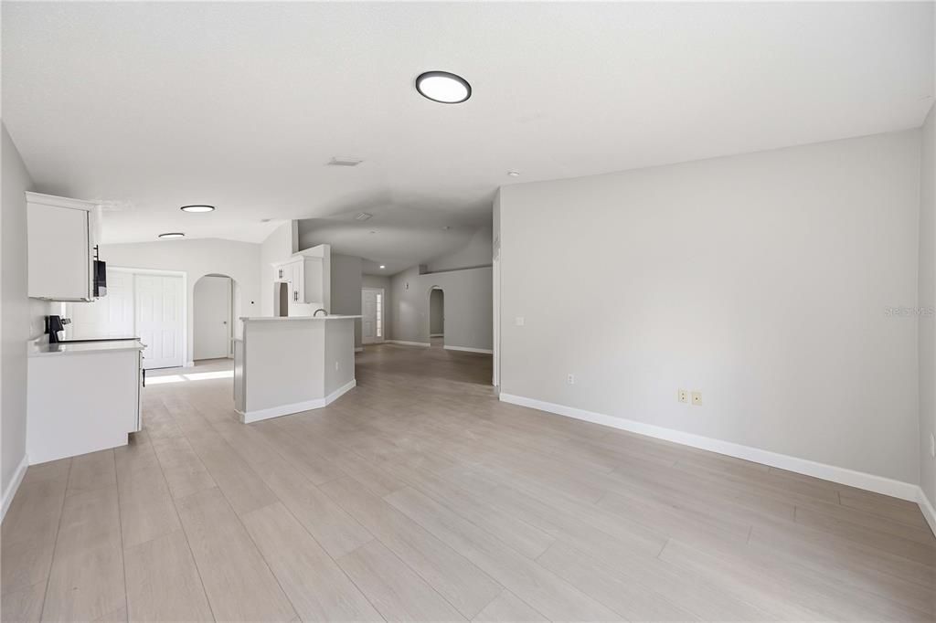For Sale: $274,999 (3 beds, 2 baths, 1632 Square Feet)