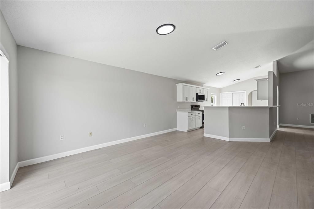 For Sale: $274,999 (3 beds, 2 baths, 1632 Square Feet)