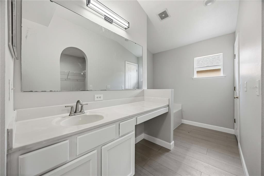 For Sale: $274,999 (3 beds, 2 baths, 1632 Square Feet)