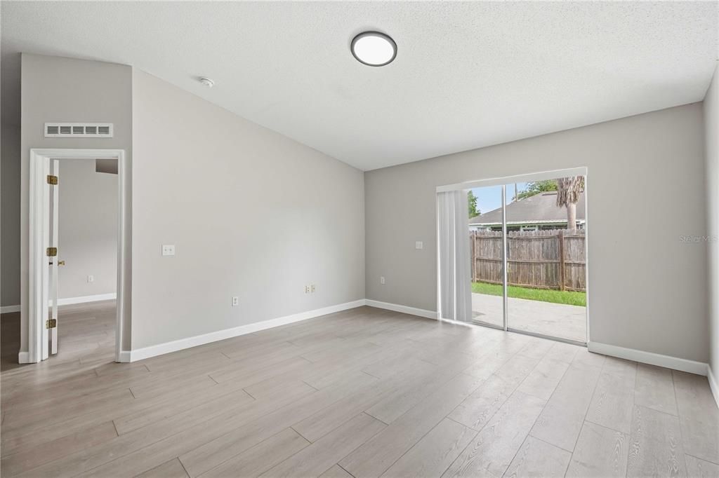 For Sale: $274,999 (3 beds, 2 baths, 1632 Square Feet)