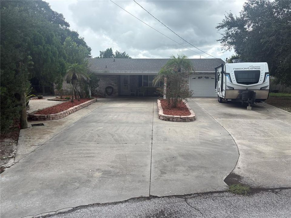 For Rent: $2,300 (2 beds, 3 baths, 1352 Square Feet)