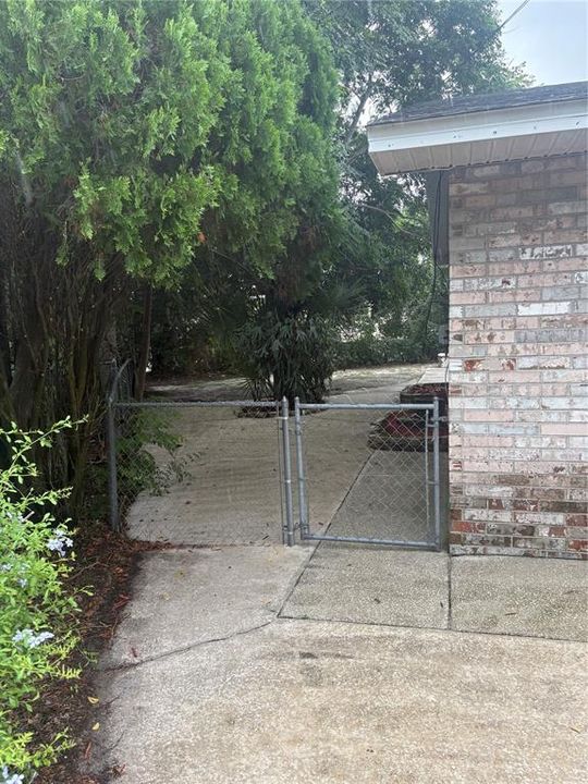 For Rent: $2,300 (2 beds, 3 baths, 1352 Square Feet)