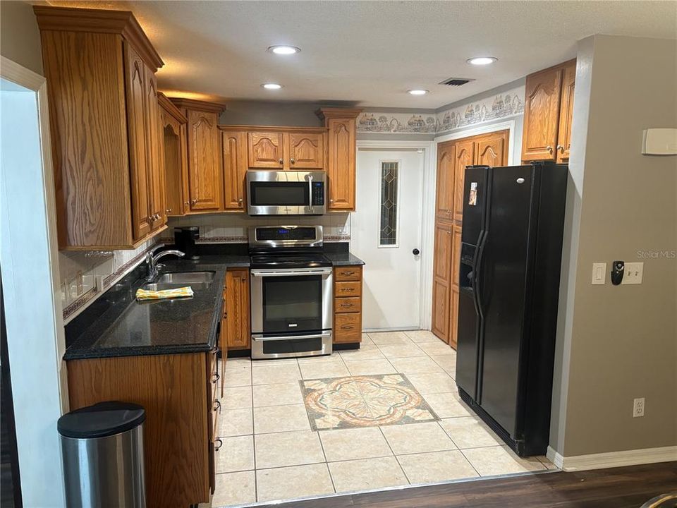 For Rent: $2,300 (2 beds, 3 baths, 1352 Square Feet)