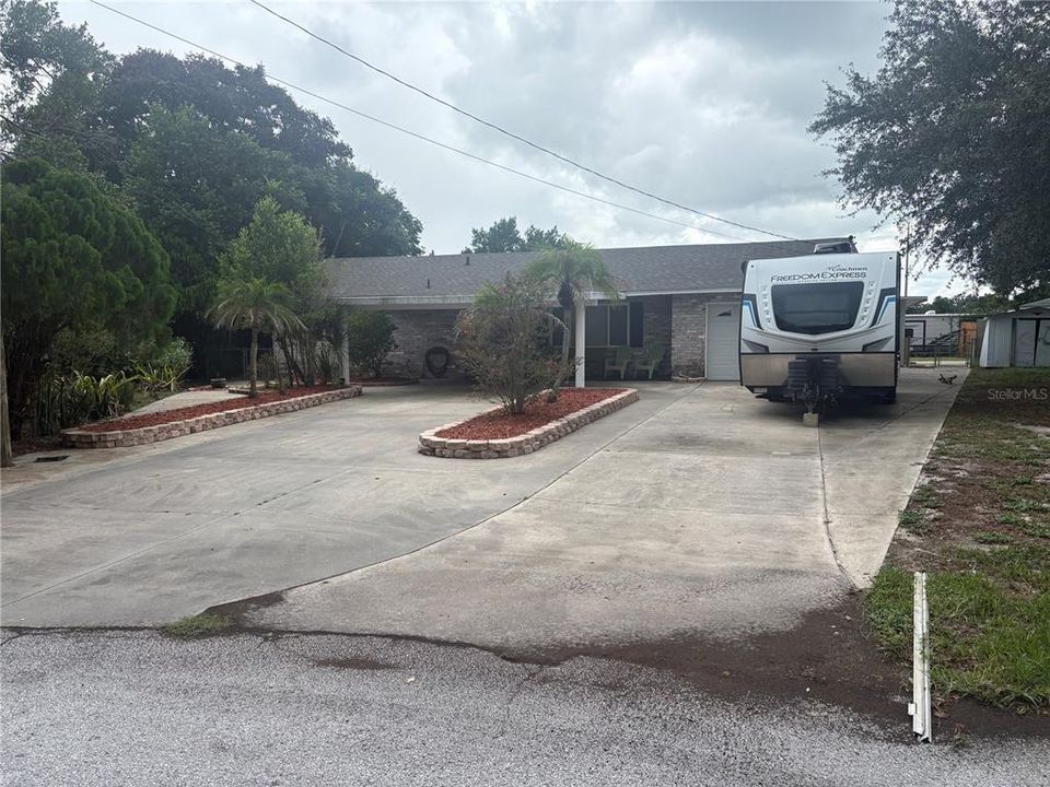 For Rent: $2,300 (2 beds, 3 baths, 1352 Square Feet)