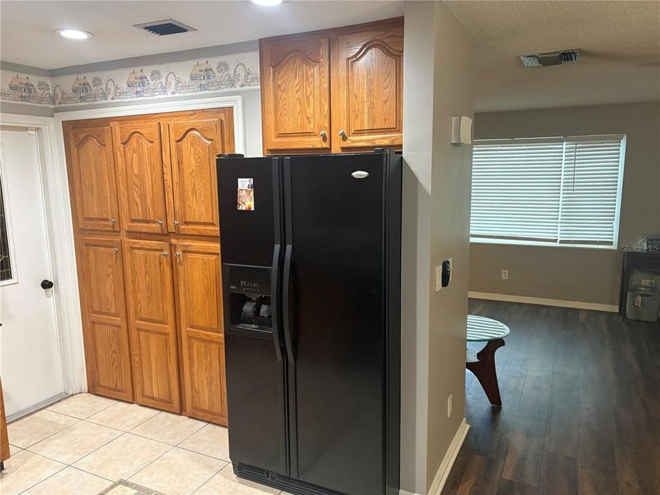 For Rent: $2,300 (2 beds, 3 baths, 1352 Square Feet)