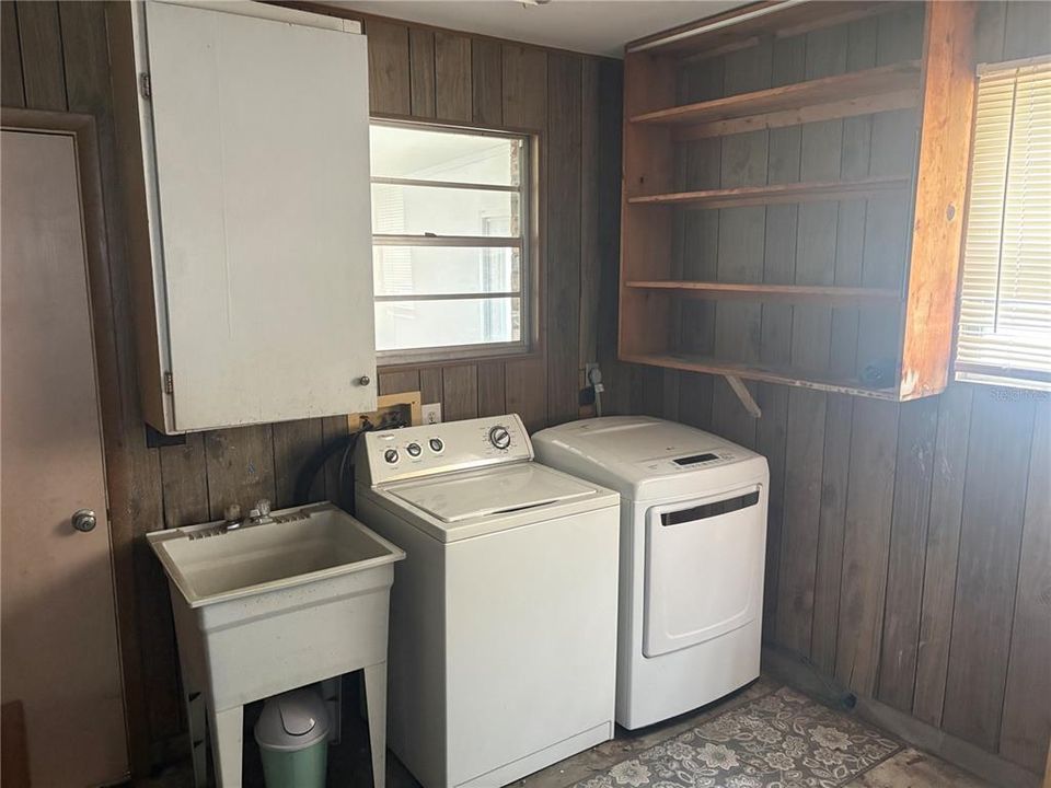 For Rent: $2,300 (2 beds, 3 baths, 1352 Square Feet)