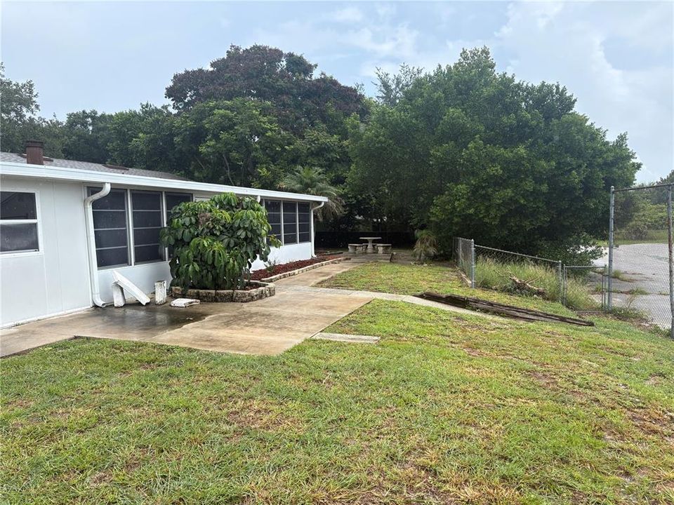 For Rent: $2,300 (2 beds, 3 baths, 1352 Square Feet)