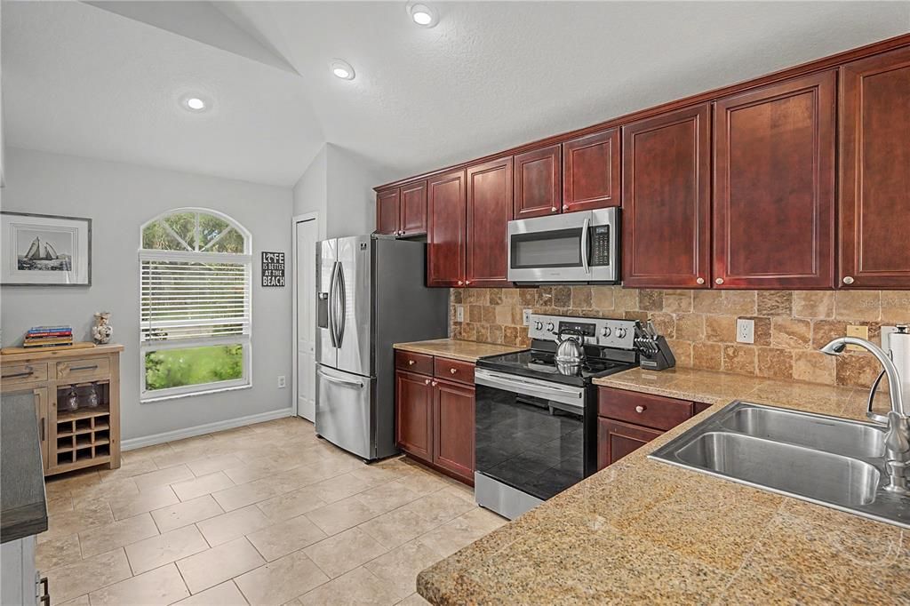 For Sale: $415,000 (3 beds, 2 baths, 1841 Square Feet)