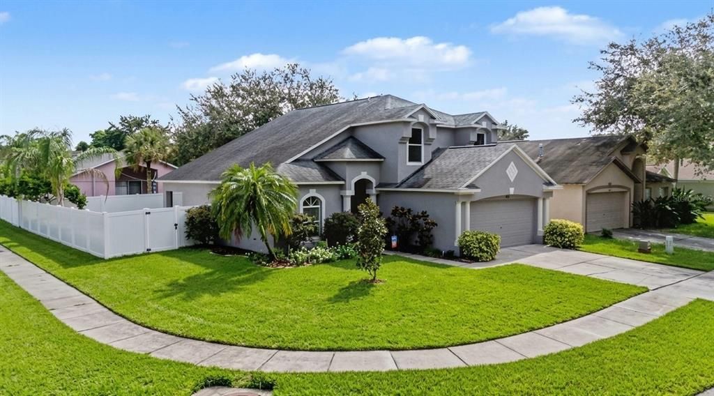 For Sale: $415,000 (3 beds, 2 baths, 1841 Square Feet)