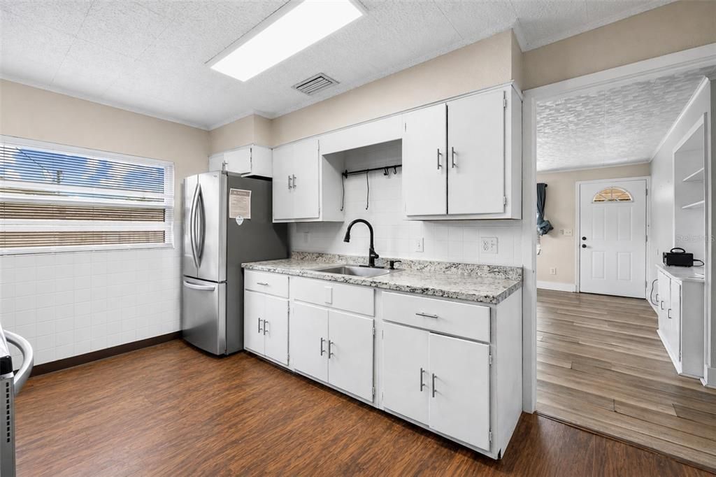 For Sale: $270,000 (3 beds, 0 baths, 1385 Square Feet)