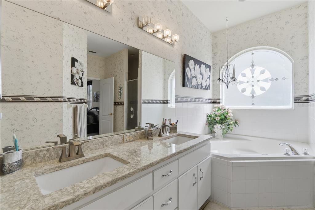 For Sale: $385,000 (3 beds, 2 baths, 2118 Square Feet)