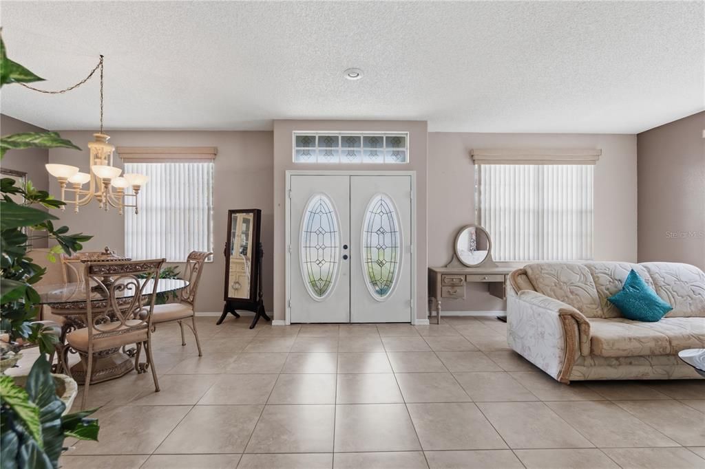 For Sale: $385,000 (3 beds, 2 baths, 2118 Square Feet)