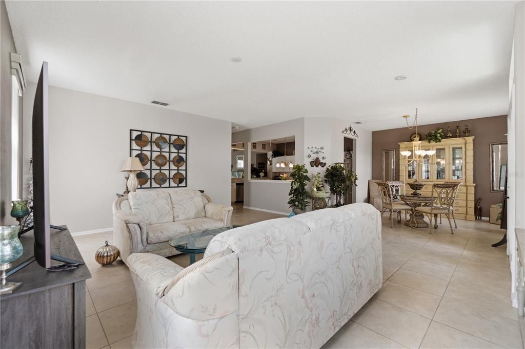 For Sale: $385,000 (3 beds, 2 baths, 2118 Square Feet)