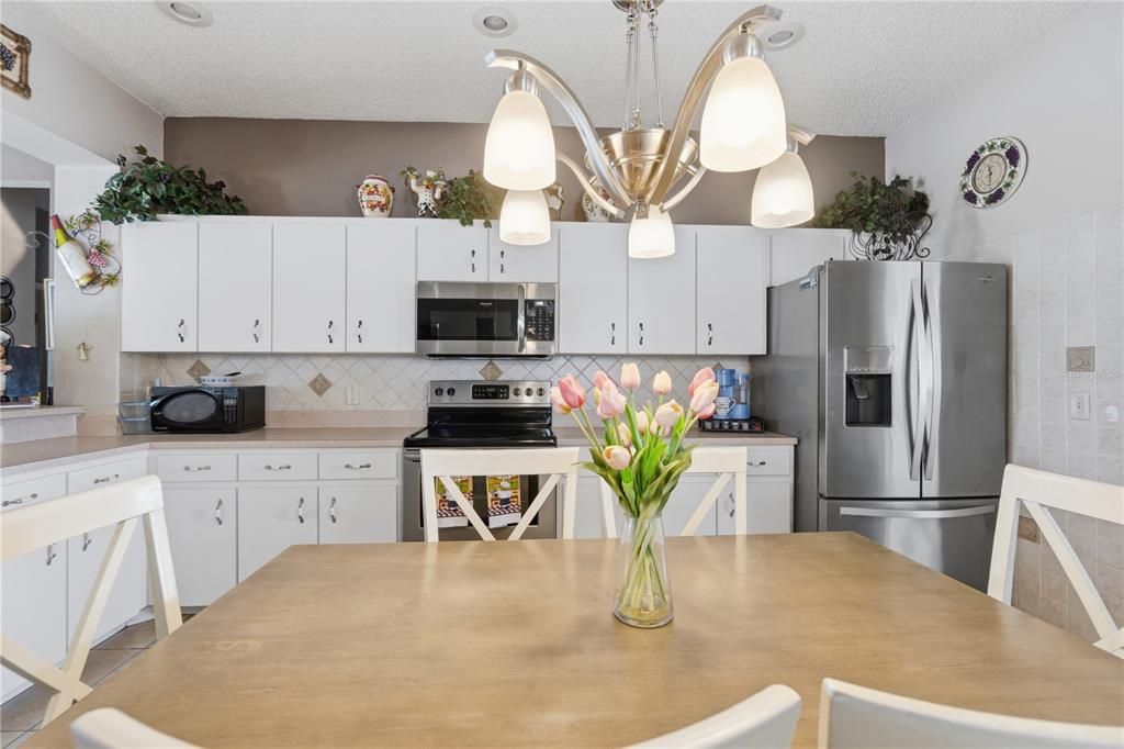 For Sale: $385,000 (3 beds, 2 baths, 2118 Square Feet)