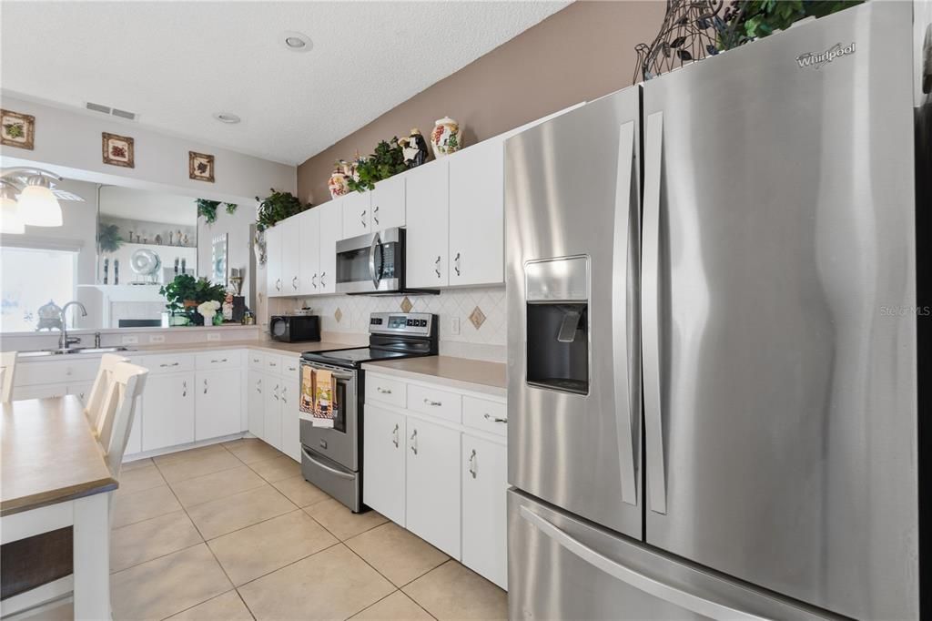 For Sale: $385,000 (3 beds, 2 baths, 2118 Square Feet)