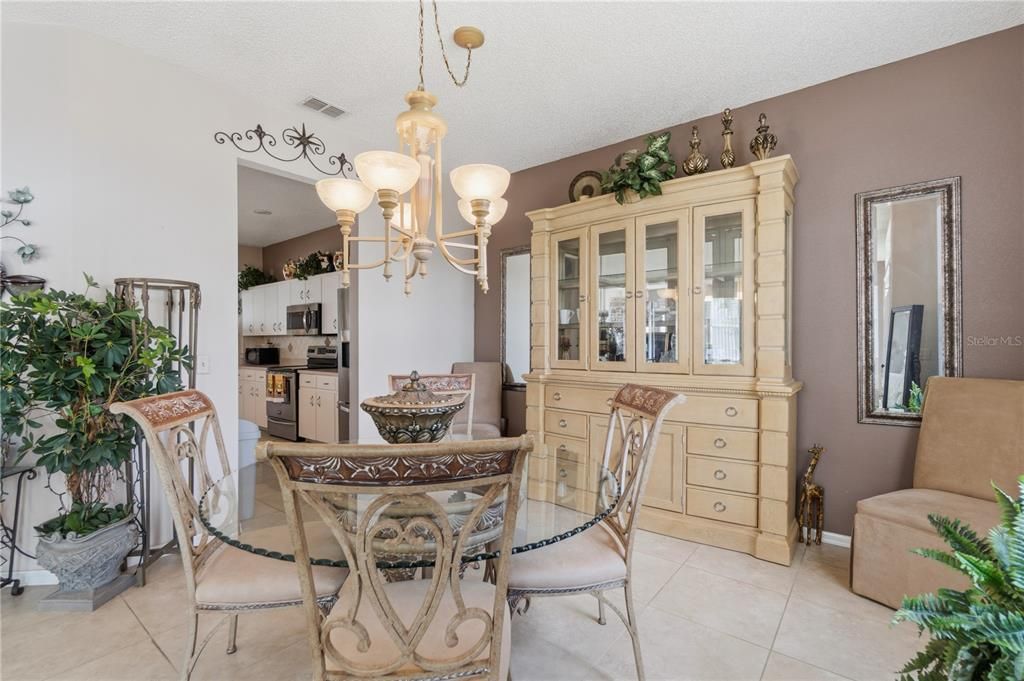 For Sale: $385,000 (3 beds, 2 baths, 2118 Square Feet)