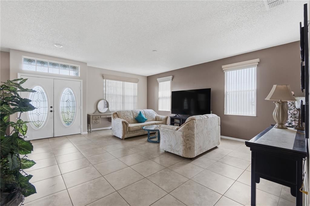 For Sale: $385,000 (3 beds, 2 baths, 2118 Square Feet)