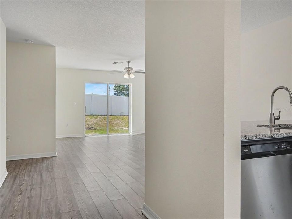 For Rent: $1,600 (3 beds, 2 baths, 1244 Square Feet)