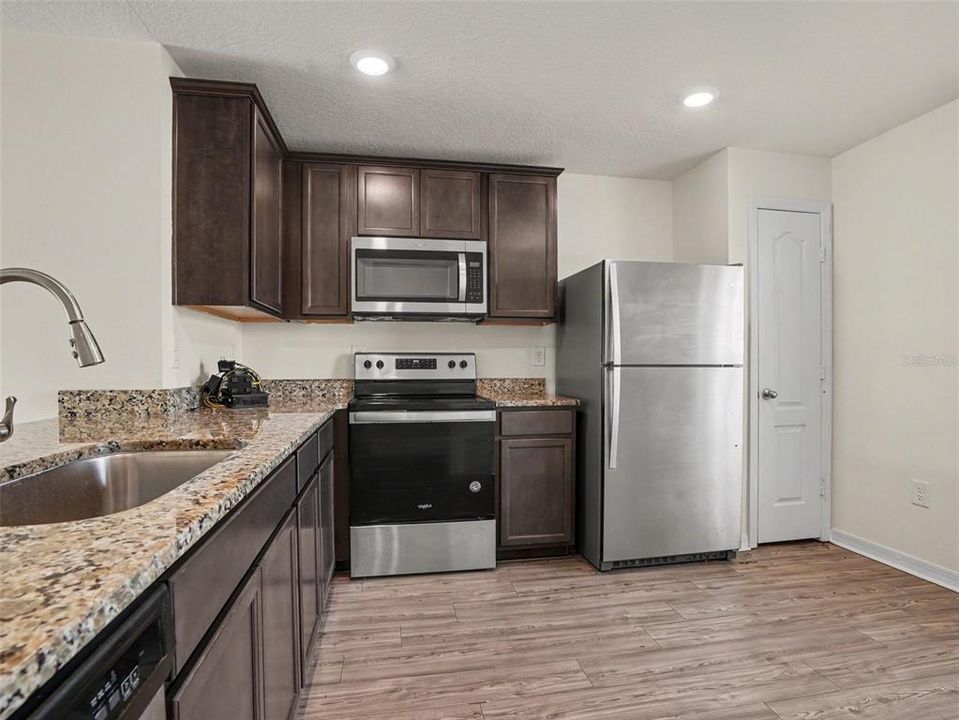 For Rent: $1,600 (3 beds, 2 baths, 1244 Square Feet)