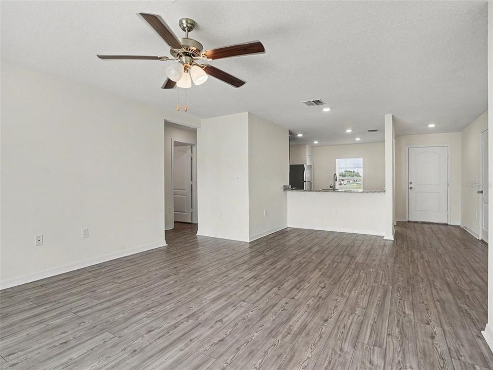 For Rent: $1,600 (3 beds, 2 baths, 1244 Square Feet)