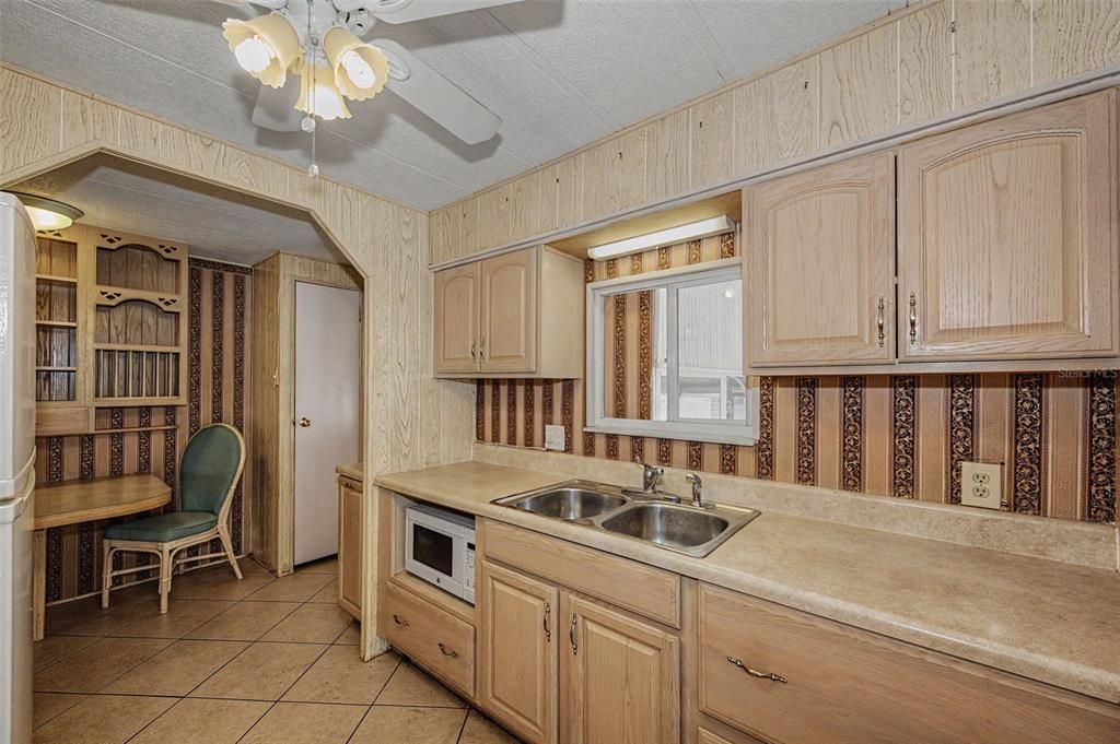 На продажу: $109,000 (2 спален, 2 ванн, 1232 Квадратных фут)