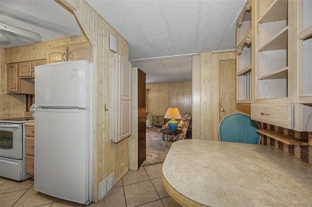 На продажу: $109,000 (2 спален, 2 ванн, 1232 Квадратных фут)