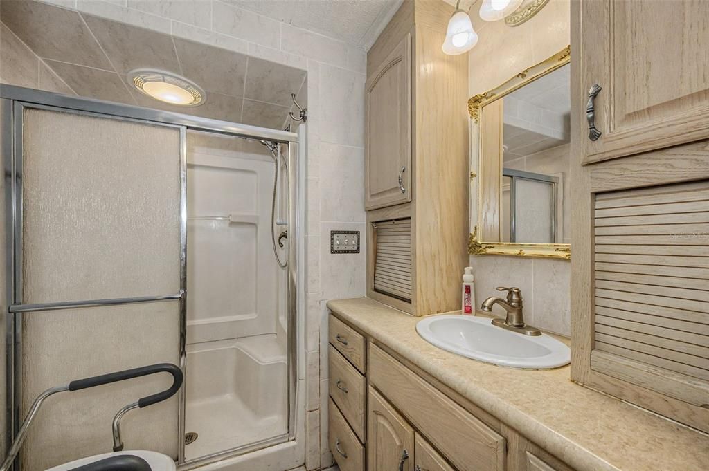 На продажу: $109,000 (2 спален, 2 ванн, 1232 Квадратных фут)