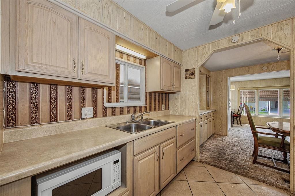 На продажу: $109,000 (2 спален, 2 ванн, 1232 Квадратных фут)
