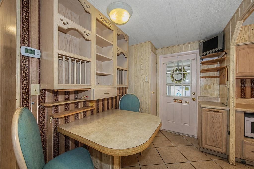 На продажу: $109,000 (2 спален, 2 ванн, 1232 Квадратных фут)