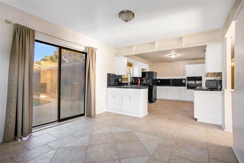 For Rent: $2,995 (3 beds, 2 baths, 1981 Square Feet)