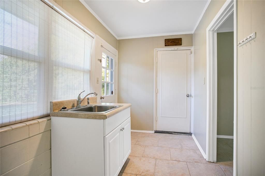For Rent: $2,995 (3 beds, 2 baths, 1981 Square Feet)